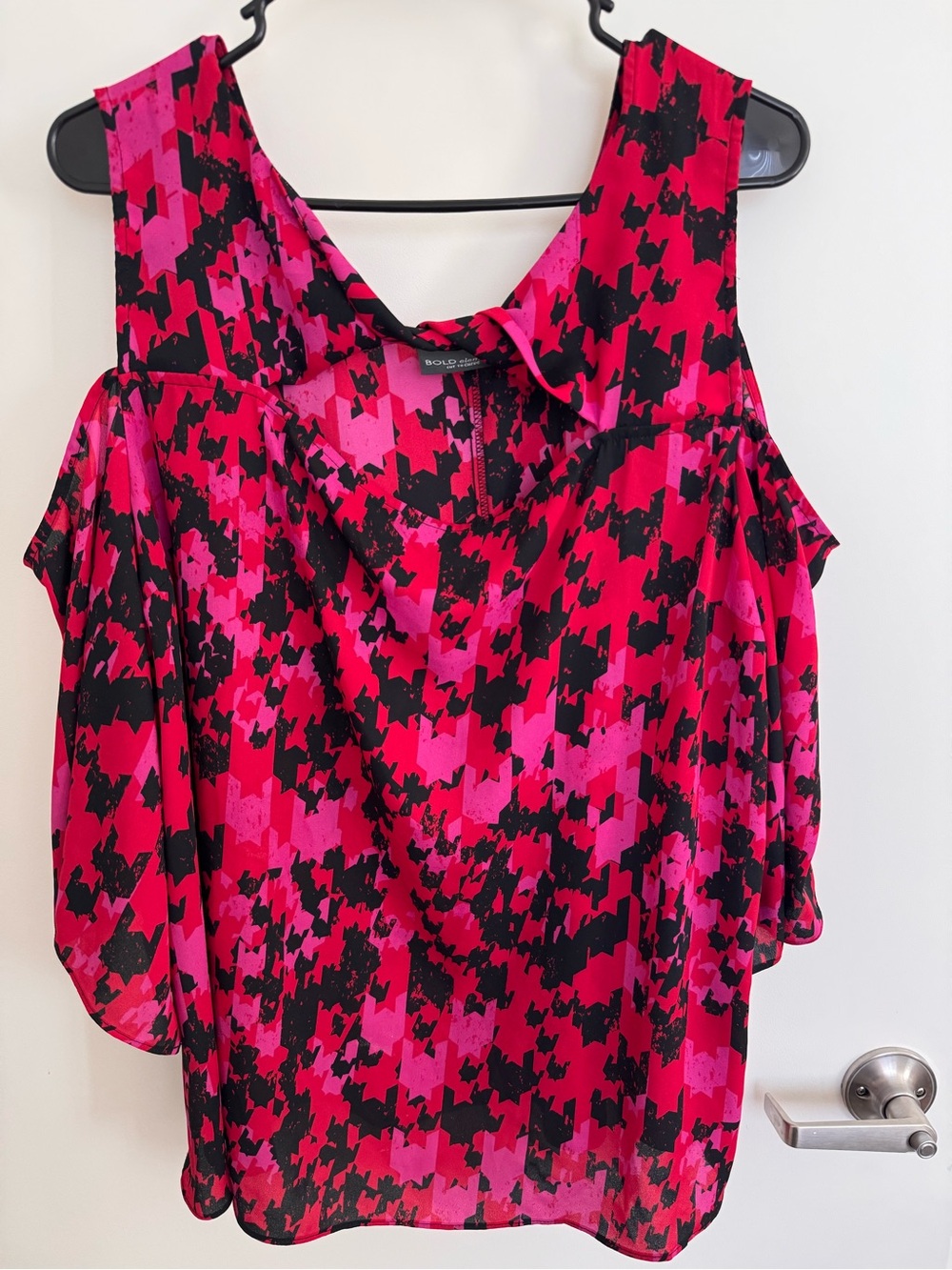 BOLD elements Hot Pink & Black Cold-Shoulder Blouse